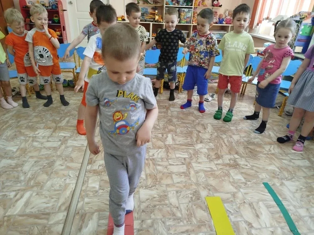 Интегрированное занятие в средней группе по ФЭМП с использованием ТРИЗ. "Помощники", корпус 4